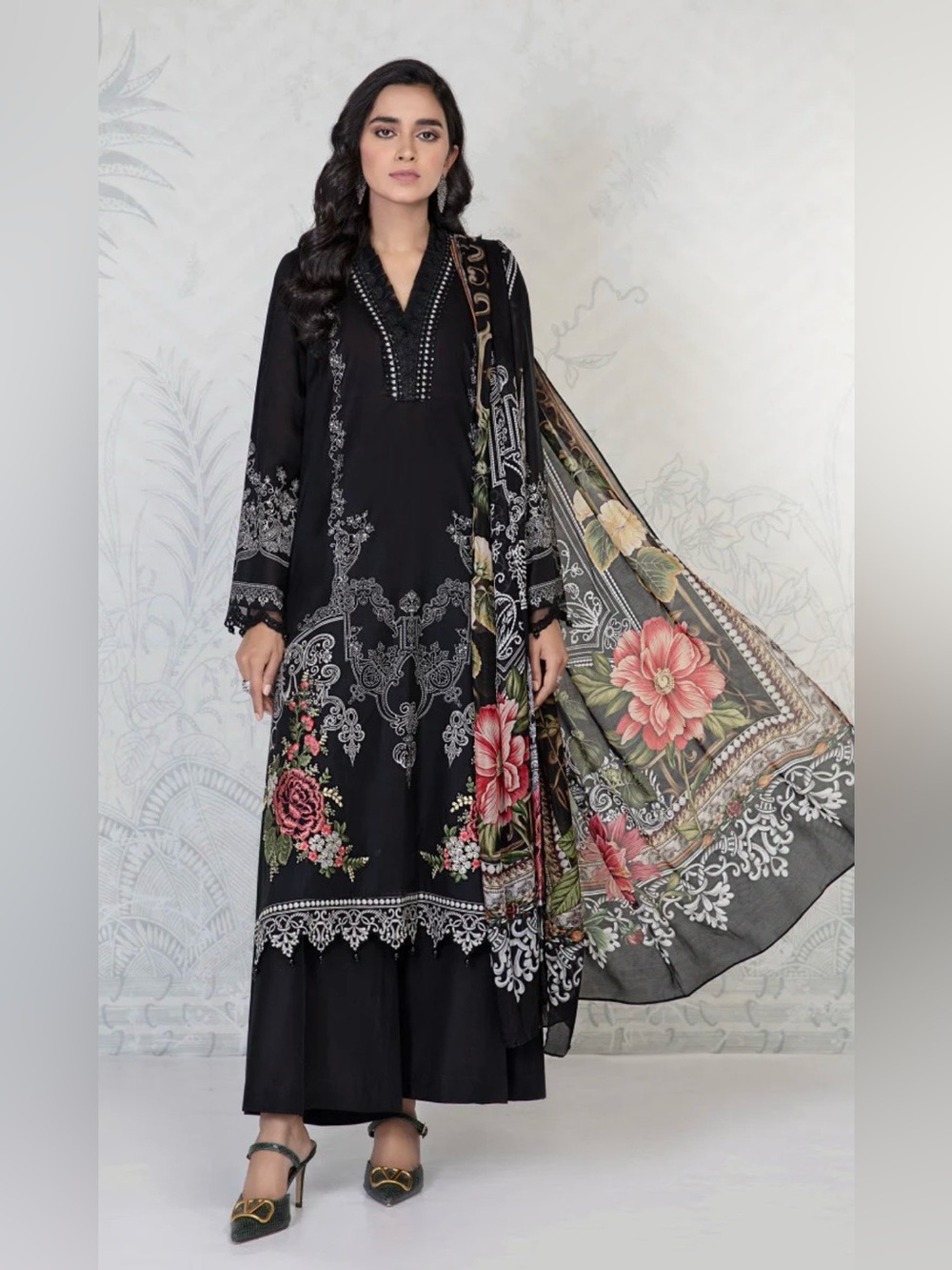 Gorgeous Authentic Maria B. Black Lawn 3-Piece Festive Set [M]
